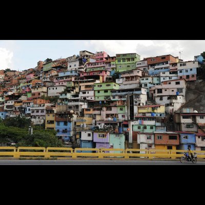 Graziano Bartolini - Caracas 2018, la città verticale e la città obliqua