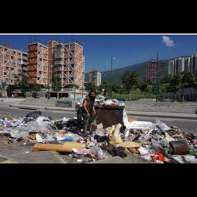 Graziano Bartolini - Caracas 2018, la città verticale e la città obliqua